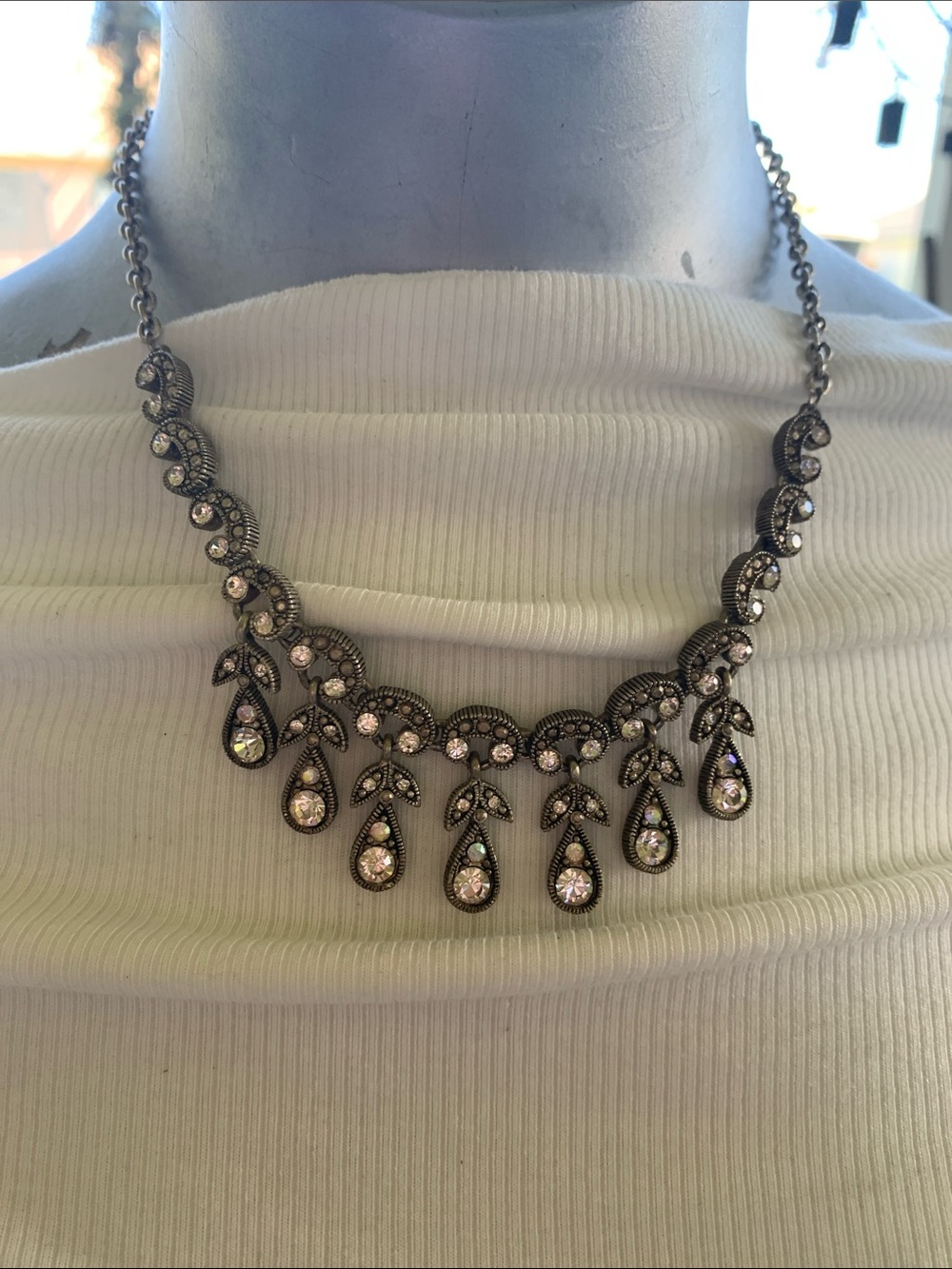 Vintage-Inspired Silver Crystal Teardrop Statement Necklace - Silver